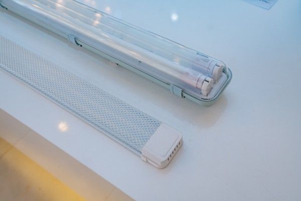 قواعد إنارة LED سقفية